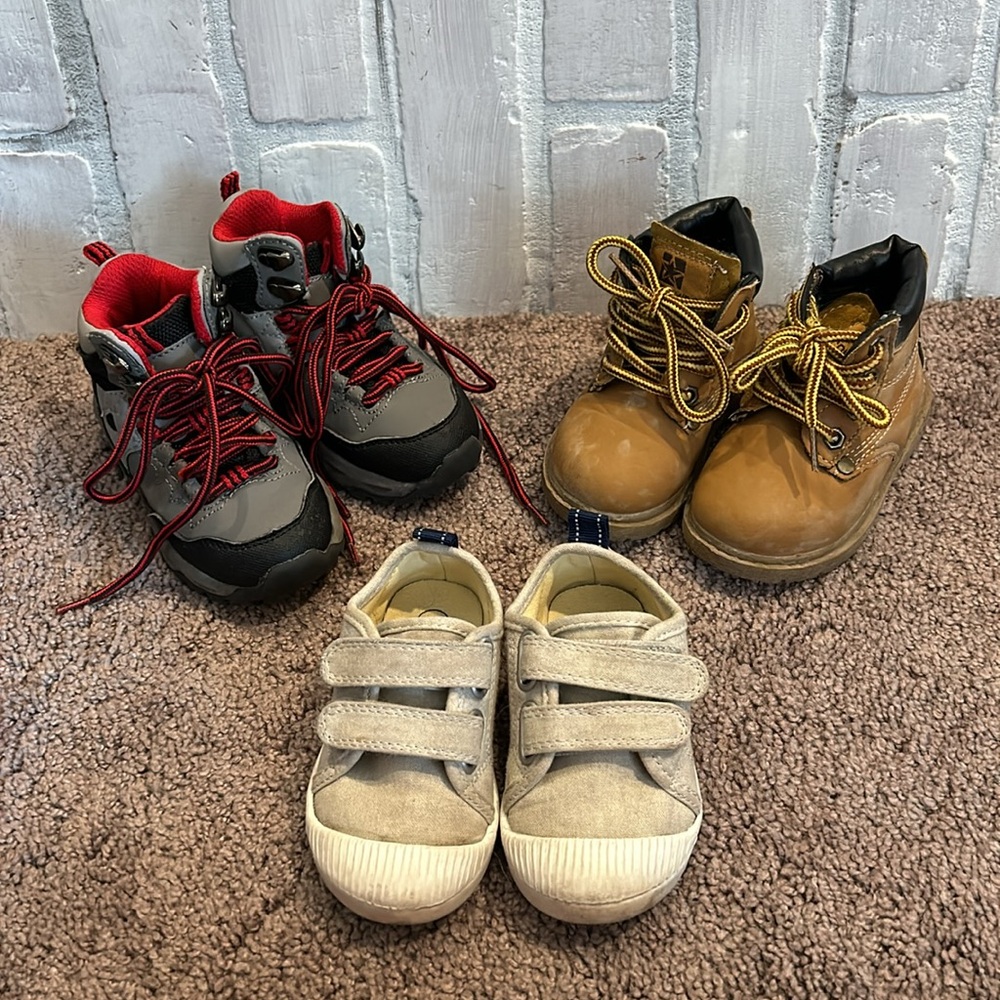 Toddler boys size 5 hiking boots, winter boots and sneakers shoe bundle!